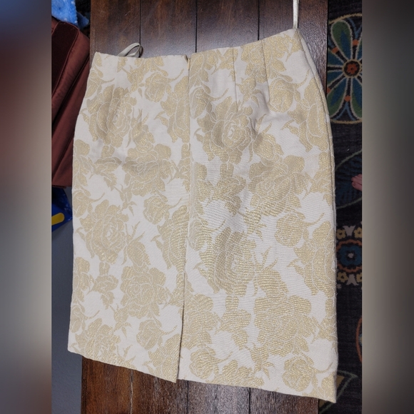 Jaclyn Smith 8 Gold Metallic Floral A Line Skirt Lined Hidden Zipper Like New - Picture 5 of 5